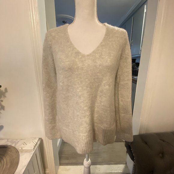 Calvin Klein V-neck sweater - Picture 1 of 4